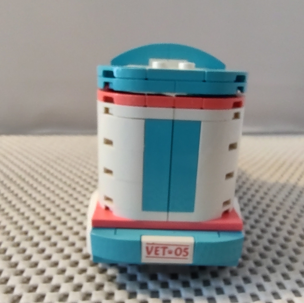 LEGO Friends Vet Clinic Ambulance 41445 Ambulance Only with Mini-Dolls - Picture 7 of 8